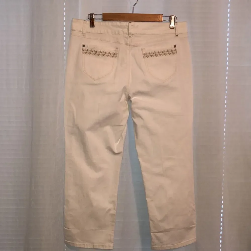 Jeanstar 14 Premium White Embroidered Pockets Crop Jeans